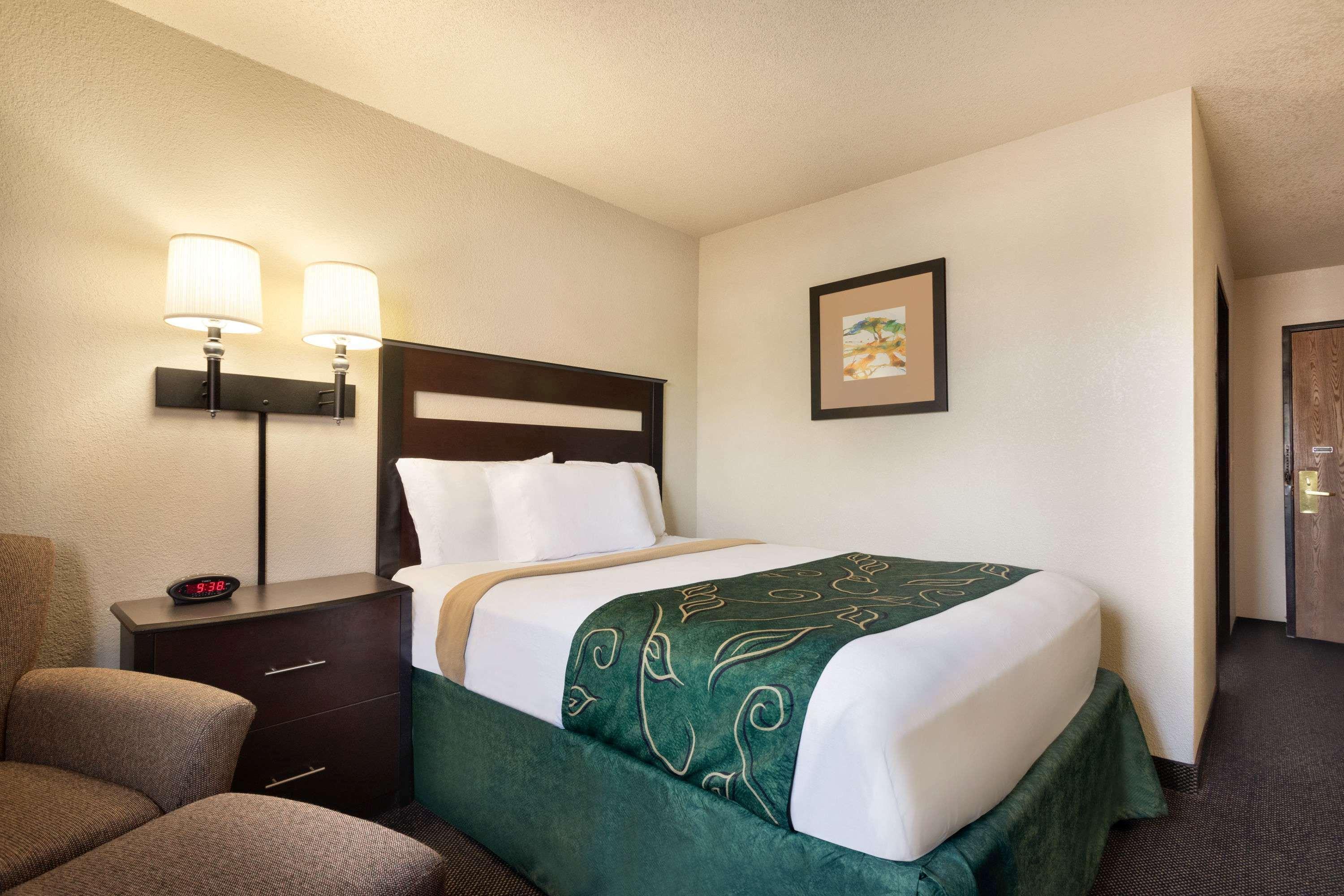 Travelodge By Wyndham Jefferson City Exterior foto