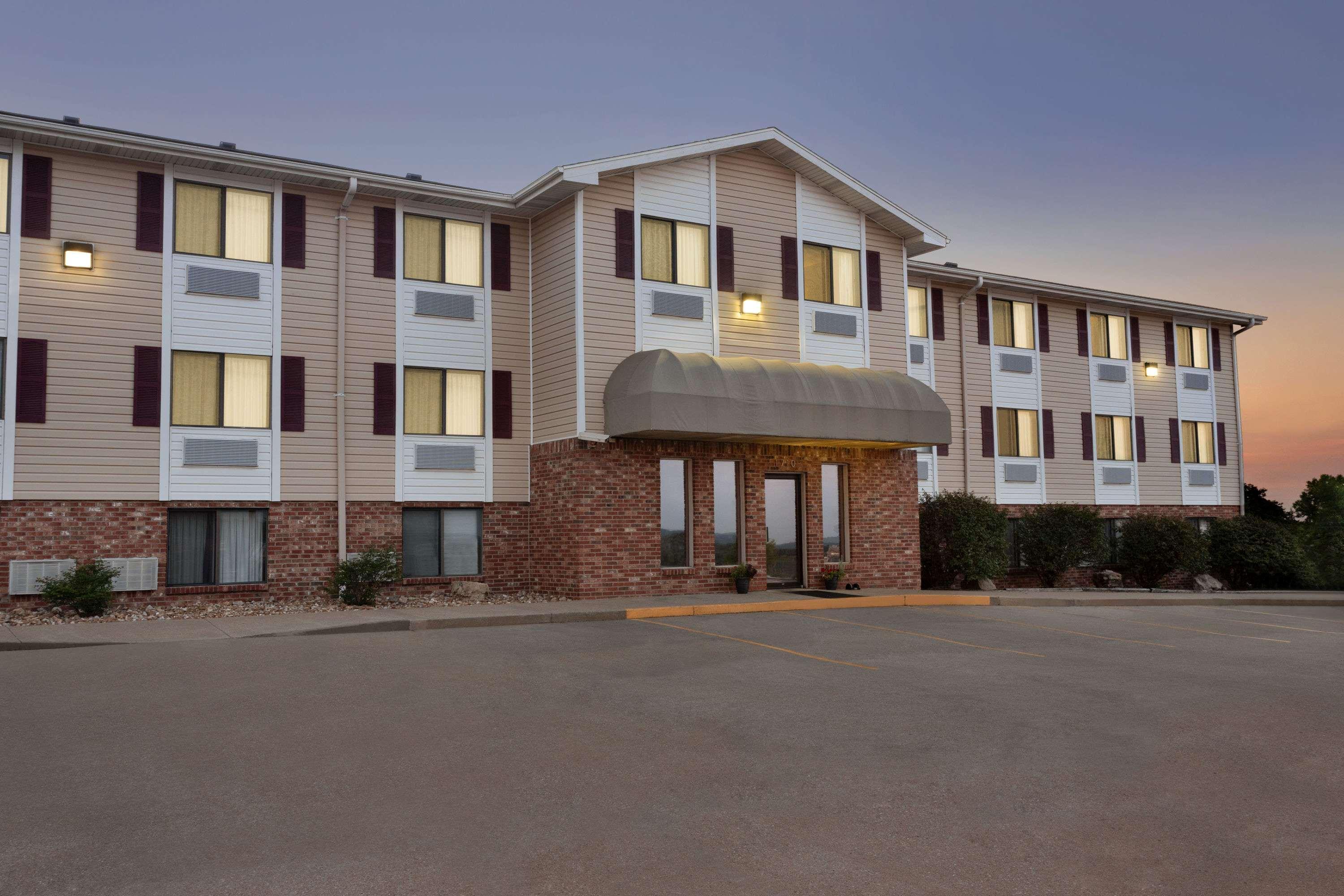 Travelodge By Wyndham Jefferson City Exterior foto